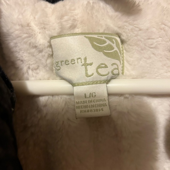Green Tea Women's Puffer Vest - Picture 2 of 3